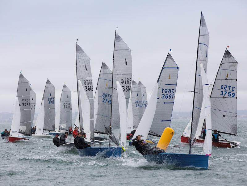 yandyfeed's tweet photo. Aspire Merlin Rocket National Championships 2023 at Brading Haven Yacht Club Day 2 - A fleet of tired sailors on the Isle of Wight after 3 races held - merlin_rocket BRADINGHAVENYC #MerlinRocket https://t.co/2lfHXc1evZ https://t.co/6ULBqPPVzz