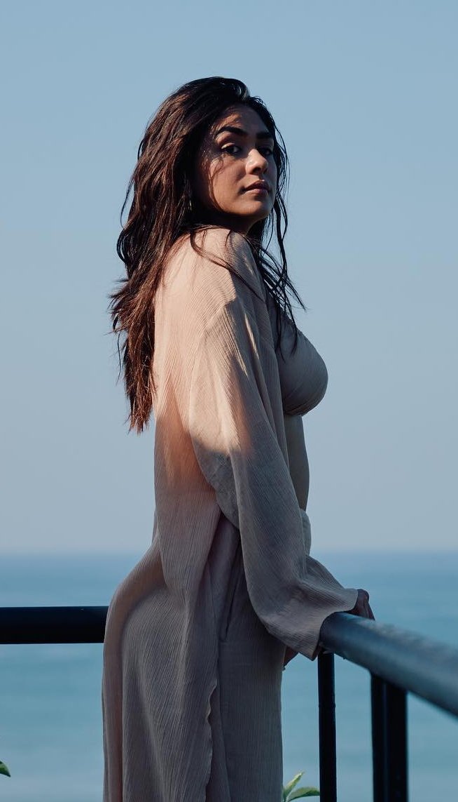 F2a1dL6a4AELd-d?format=jpg&name=medium