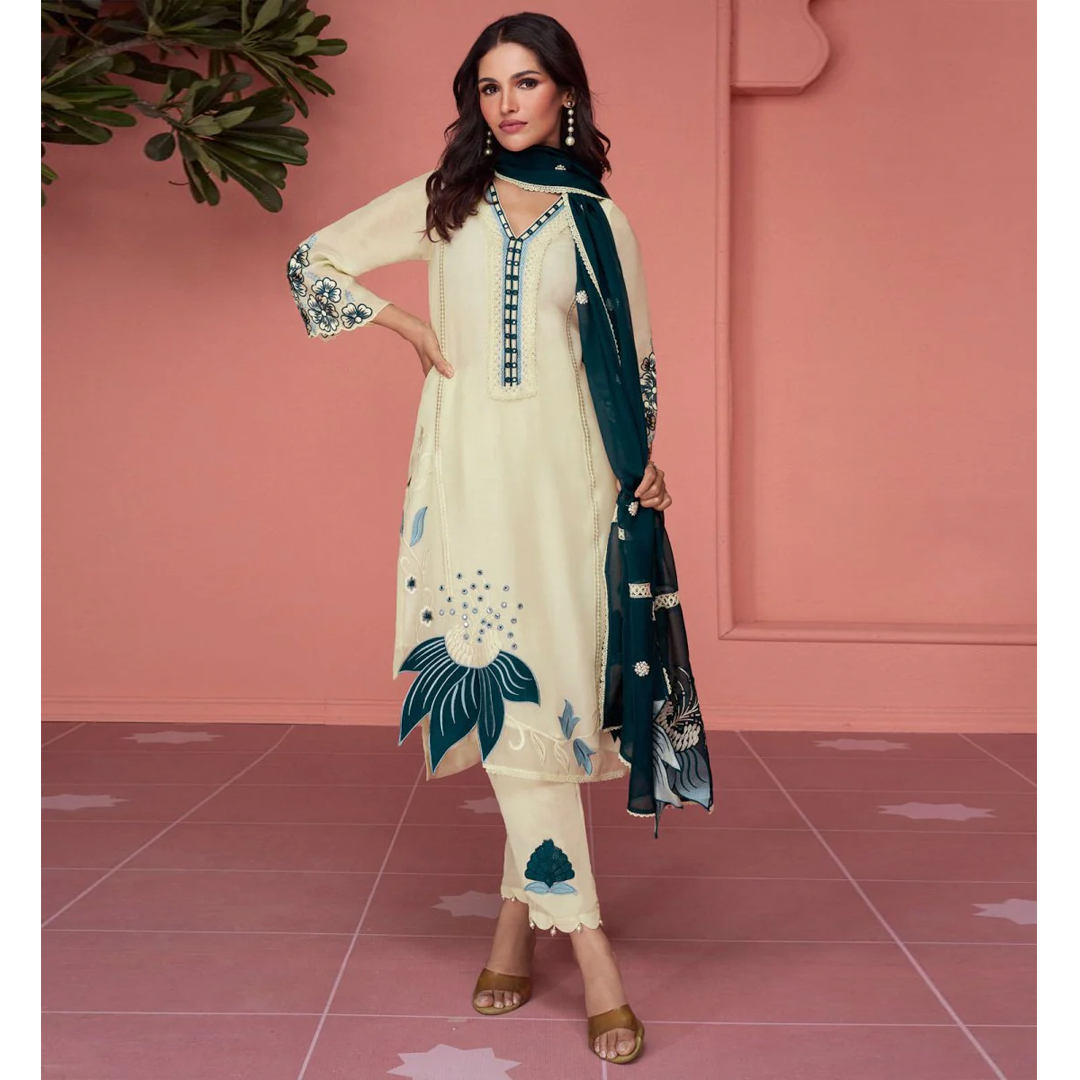 InddusIndia's tweet image. Inddus mystical off white embroidered festive-wear straight-cut-suit online which is crafted from silk fabric with extreme exclusive embroidery✨😍

LINK : inddus.in/collections/sa…

#inddus  #salwarkameez #straightkurta #tweetme  #partywearsuits #festivewear