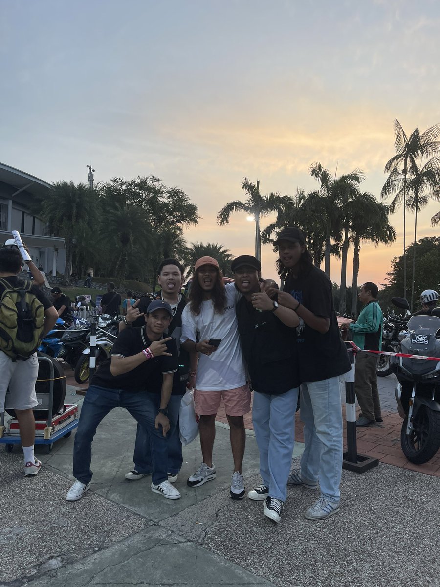 faezzwn's tweet image. penutup july yg chaossss ! 🔥#AOS2023