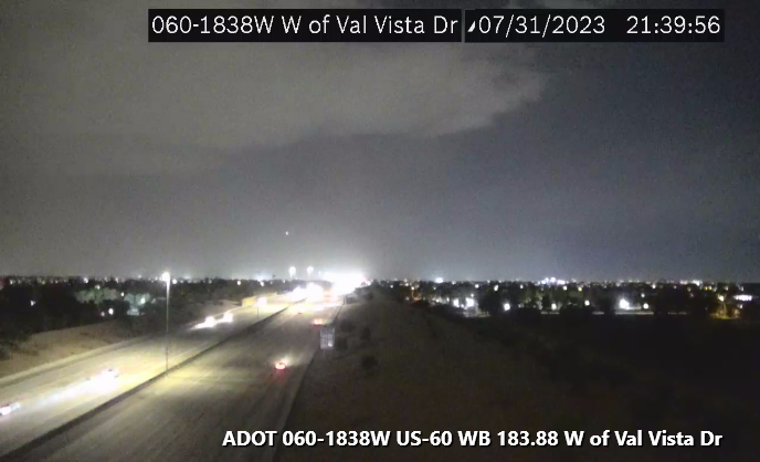 ArizonaDOT's tweet photo. Dust and rain are moving into the East Valley. Remember: Do NOT drive into a dust storm. If you encounter wet roads, slow down and leave plenty of extra braking room and travel time. https://t.co/Lem7Ua1MXR