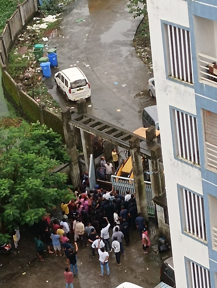 surajjack9's tweet photo. @CMOMaharashtra @MumbaiPolice @PMOIndia 

from few days there is mob of bouncer and people called by builder in our building Bhamini sankul Naigaon east who are harassing and cheating us, illegally occupying our area. We are feeling unsafe. Please help 🙏

Need help.. 🙏 https://t.co/u3y8dxdfhR