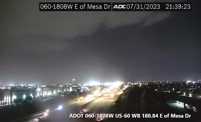 ArizonaDOT's tweet photo. Dust and rain are moving into the East Valley. Remember: Do NOT drive into a dust storm. If you encounter wet roads, slow down and leave plenty of extra braking room and travel time. https://t.co/Lem7Ua1MXR