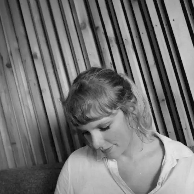 Iazurde's tweet photo. ✨💫☀️🌾
#NowPlaying “august” by @taylorswift13 on #Anghami https://t.co/1NvZxDsSoz https://t.co/pKZYLviksW