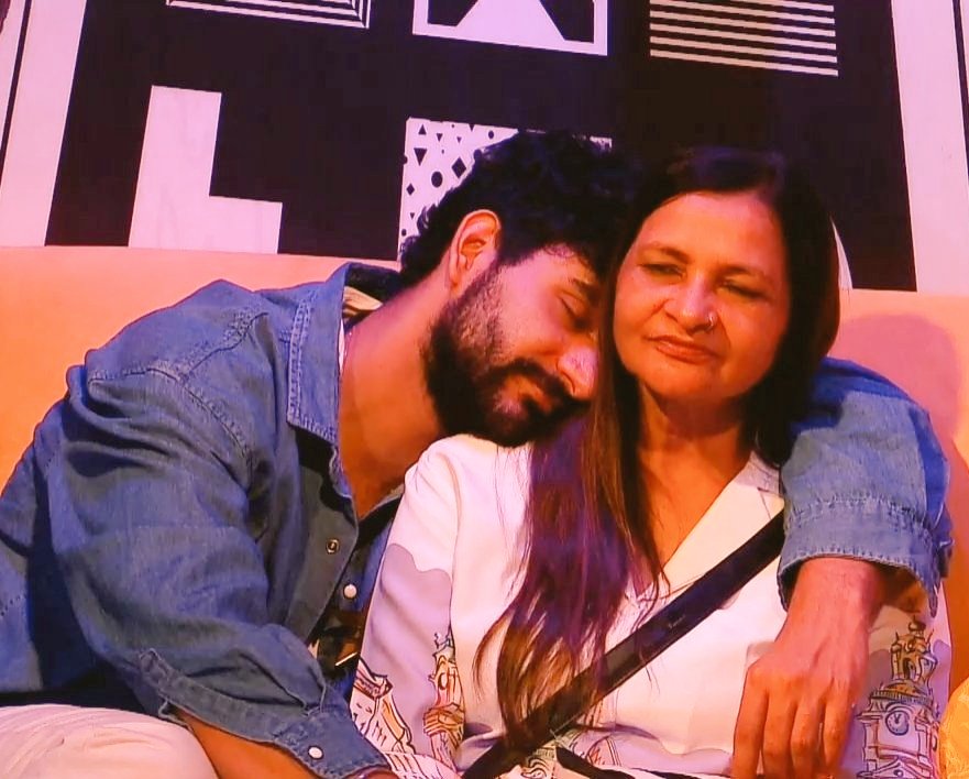 rajasthanimani's tweet photo. How Many Retweet And Likes for Them 🥹🥹❤️❤️❤️❤️
WE LOVE DIMPLE MALHAN
#AbhishekIsTheBoss
#AbhishekMalhan #Fukralnsaan #dimpl #AbhishekMalhaan𓃵 #AbhishaIsTheRealBond https://t.co/mmhWYZI56a