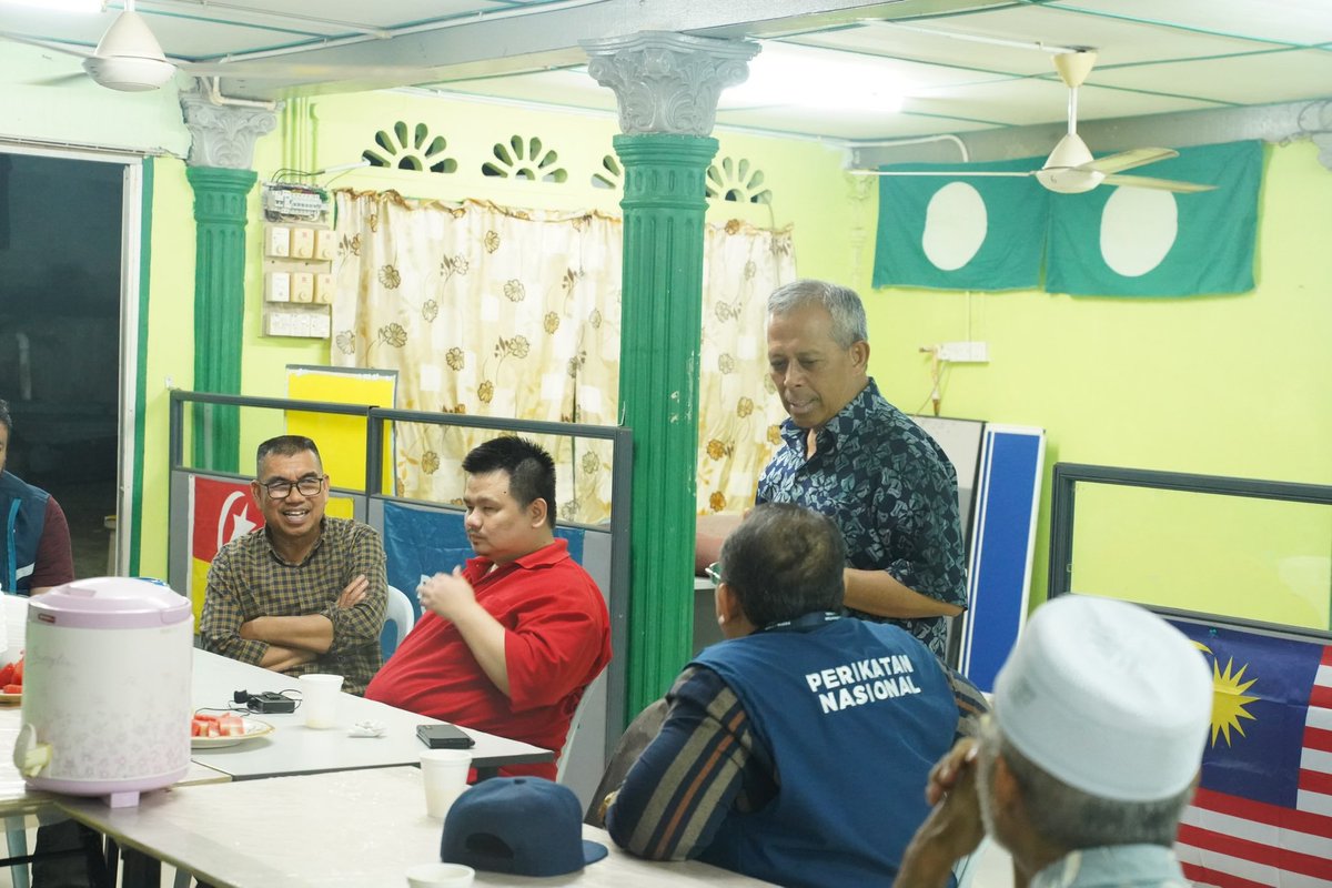 jamilsalleh_'s tweet photo. Malam tadi, saya juga bersama YB Abdul Khalib menziarahi PDM Ampar Tenang di Taman Gemilang yang diketuai En Razali.

#N55DunDengkil
#DengkilPrihatin
#DSJamil4Dengkil
#TerbuktiBerkhidmat
#SelangorBaharu
#PerikatanNasional
#DariRakyatKepadaRakyat
#teamDSJ https://t.co/PJr2hAzc3t