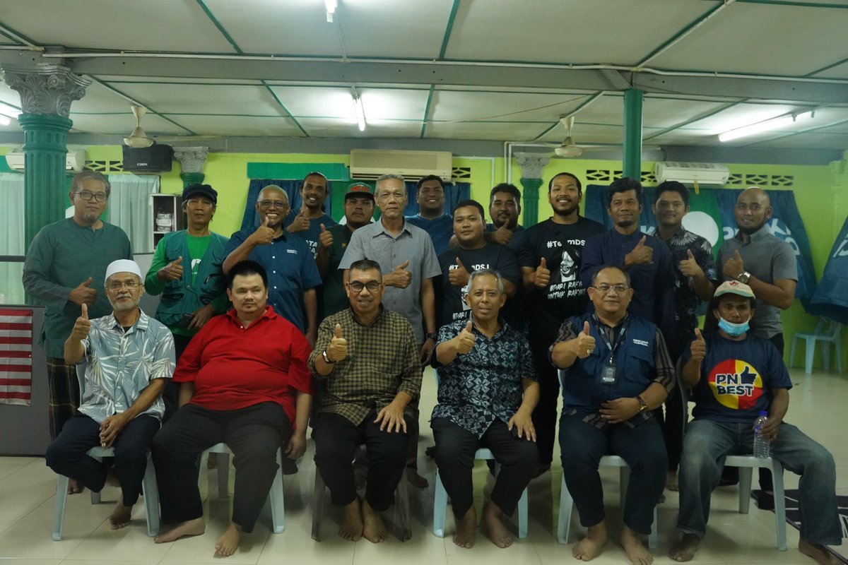 jamilsalleh_'s tweet photo. Malam tadi, saya juga bersama YB Abdul Khalib menziarahi PDM Ampar Tenang di Taman Gemilang yang diketuai En Razali.

#N55DunDengkil
#DengkilPrihatin
#DSJamil4Dengkil
#TerbuktiBerkhidmat
#SelangorBaharu
#PerikatanNasional
#DariRakyatKepadaRakyat
#teamDSJ https://t.co/PJr2hAzc3t