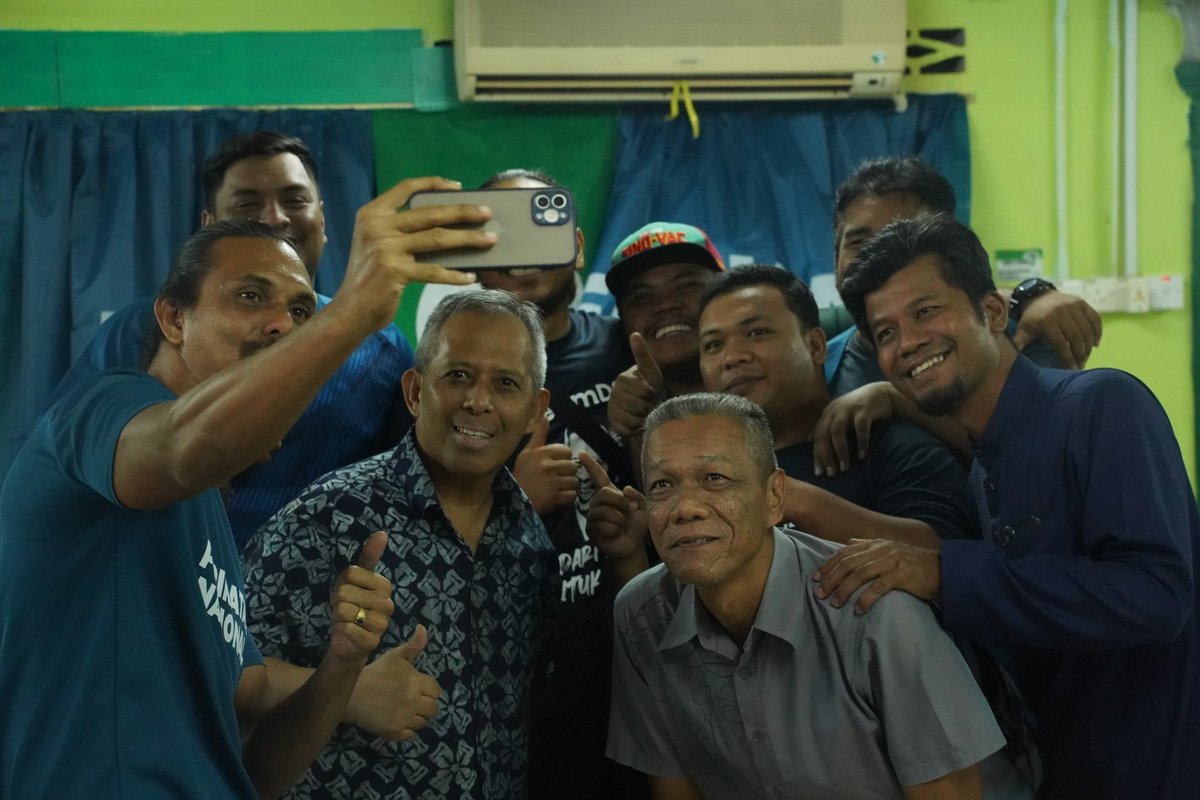 jamilsalleh_'s tweet photo. Malam tadi, saya juga bersama YB Abdul Khalib menziarahi PDM Ampar Tenang di Taman Gemilang yang diketuai En Razali.

#N55DunDengkil
#DengkilPrihatin
#DSJamil4Dengkil
#TerbuktiBerkhidmat
#SelangorBaharu
#PerikatanNasional
#DariRakyatKepadaRakyat
#teamDSJ https://t.co/PJr2hAzc3t