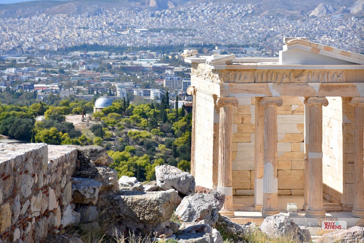 A pinch and a punch for the first day of the month or as we like to say in Greece, 'Kalo Mina'. Wishing you all a wonderful August from the Temple of Athena Nike.
#Athens #Greece #TravelTuesday #travelblogger #Travel #traveling  #whyathens