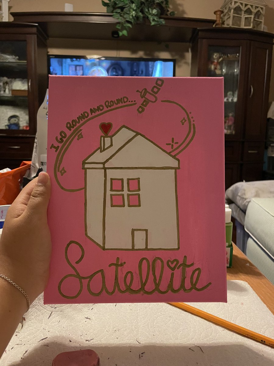 HBWflicker's tweet photo. YALL LOOK!! i’m doing diy dorm room decor and im in love https://t.co/HB1p7bNJWo