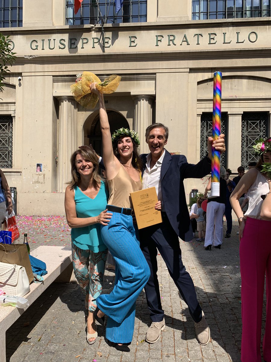 SandraBalbo_'s tweet photo. La più piccola è dottoressa in Economia 🔝🥰 @UniAvogadro https://t.co/e31bOqKPNK
