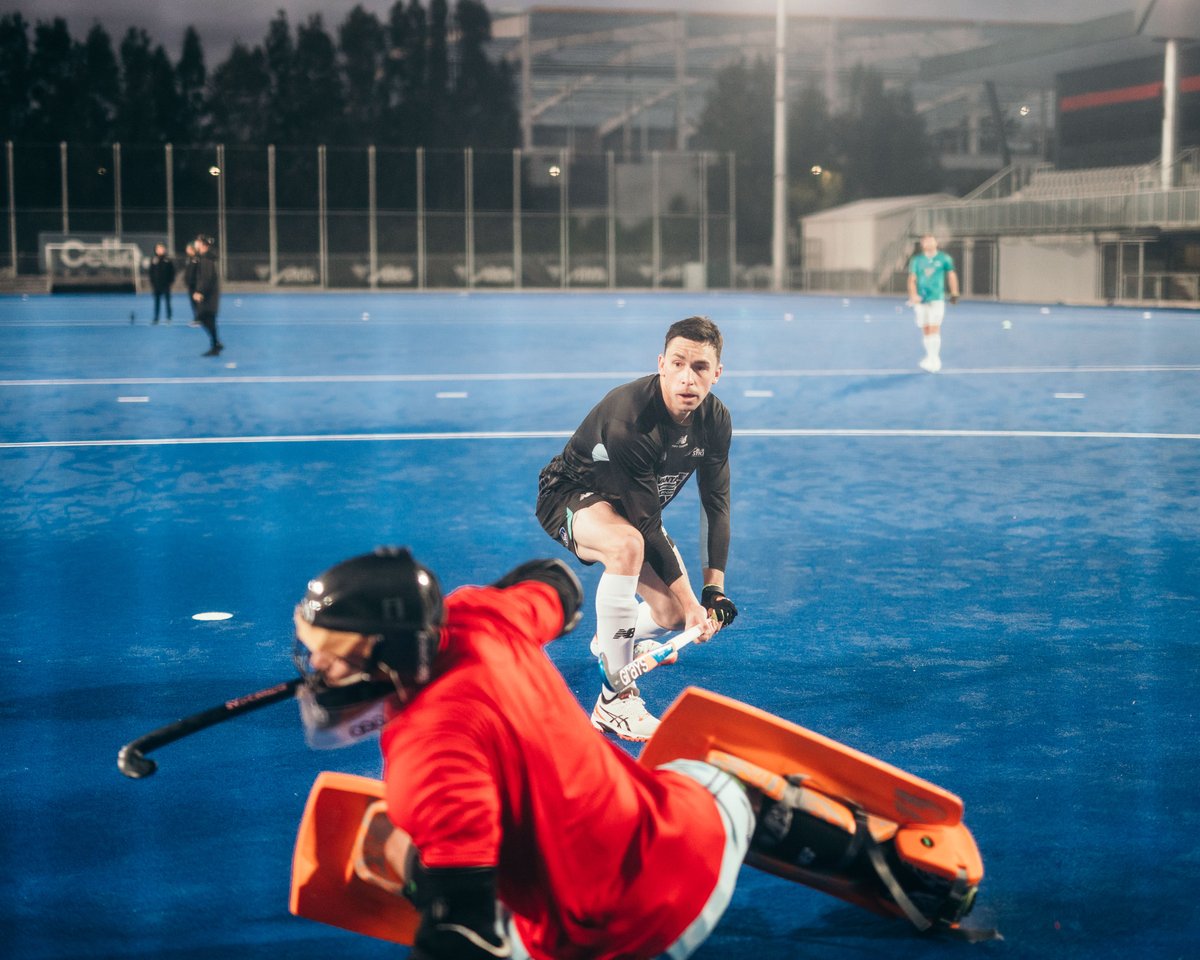 Vantage Black Sticks tweet media