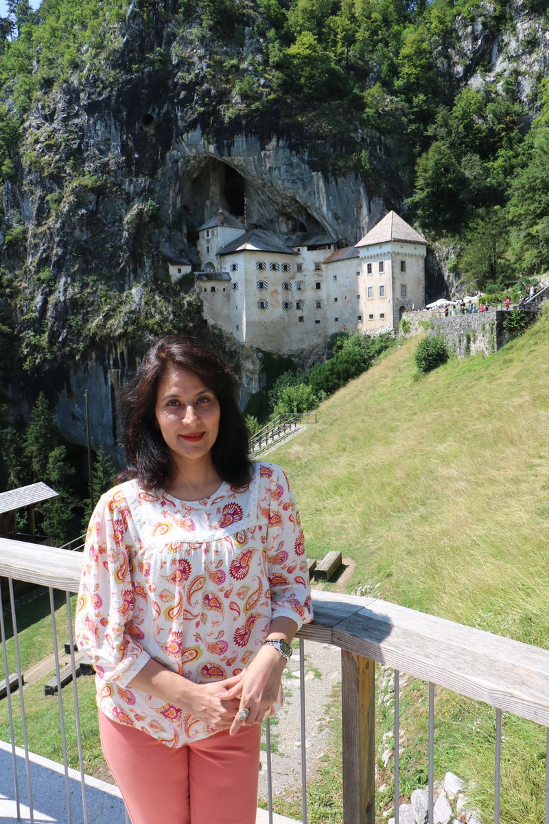 mimansa_malik's tweet photo. Predjama Castle….the world’s largest cave castle. The magnificent, mysterious, impregnable castle is perched in the middle of a 123m high rocky cliff for over 800 years.
#PredjamaCastle #Slovenia #Traveldiaries #travelandexplore https://t.co/SlxDXngKCx