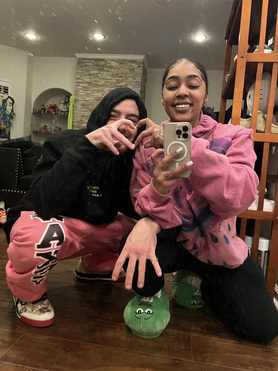 fuckxtizzy's tweet photo. I don’t even know what to say. I love you so much. I’d give all my days up for you right now 💔 https://t.co/C0Gm5J4aNt