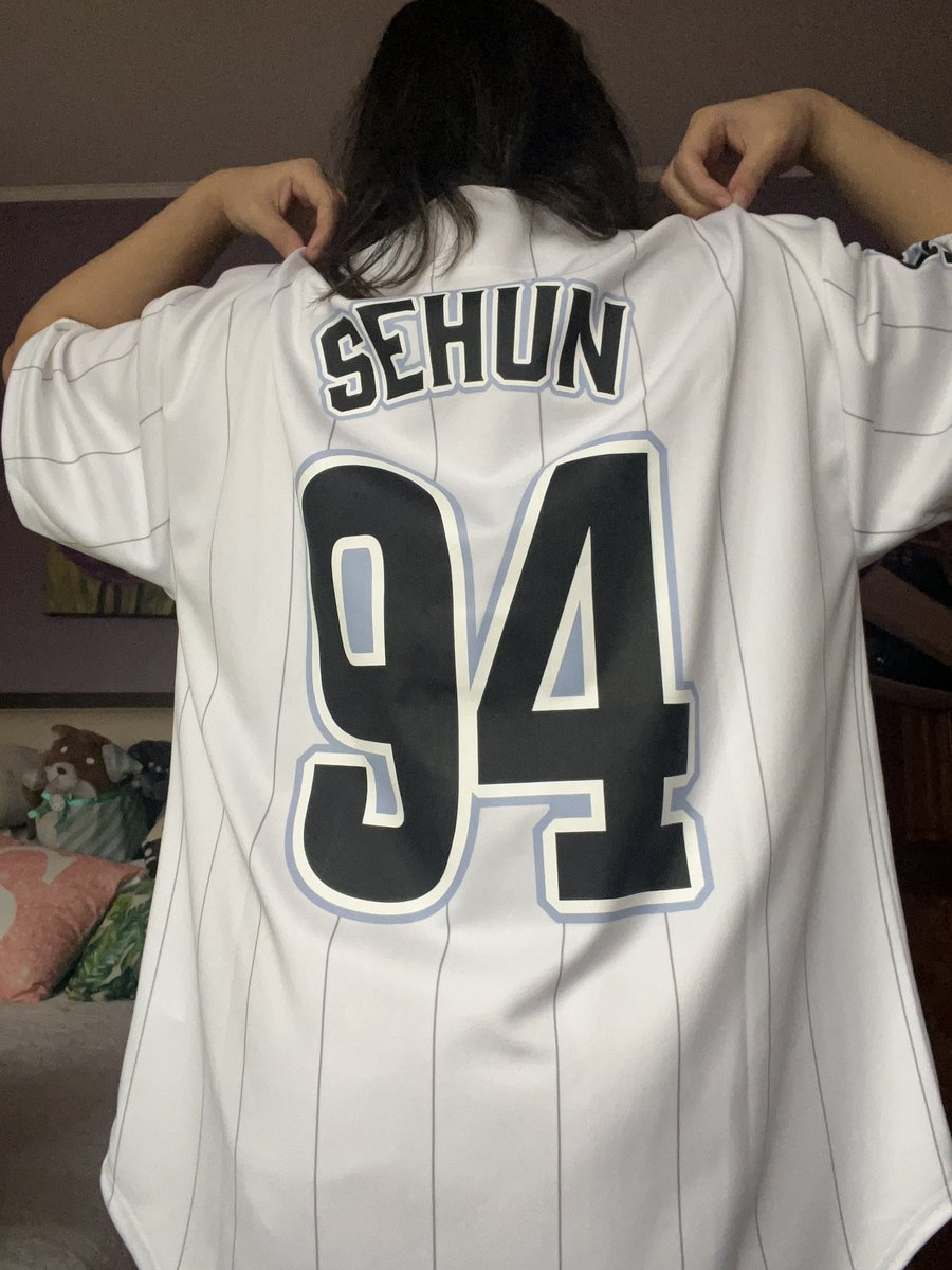 maknaeshan's tweet photo. Sehun jersey arrived safely yesterday along with his pc ✨ finally got to wear it today and its super comfy 🙈 ANG GANDA OMG and super happy with how fast it came WAA 🥰 thank you so much @mochimarketph po ulit for securing this and for the smooth transaction 💌

#MochiFeedbacks https://t.co/9oITiuUkxs