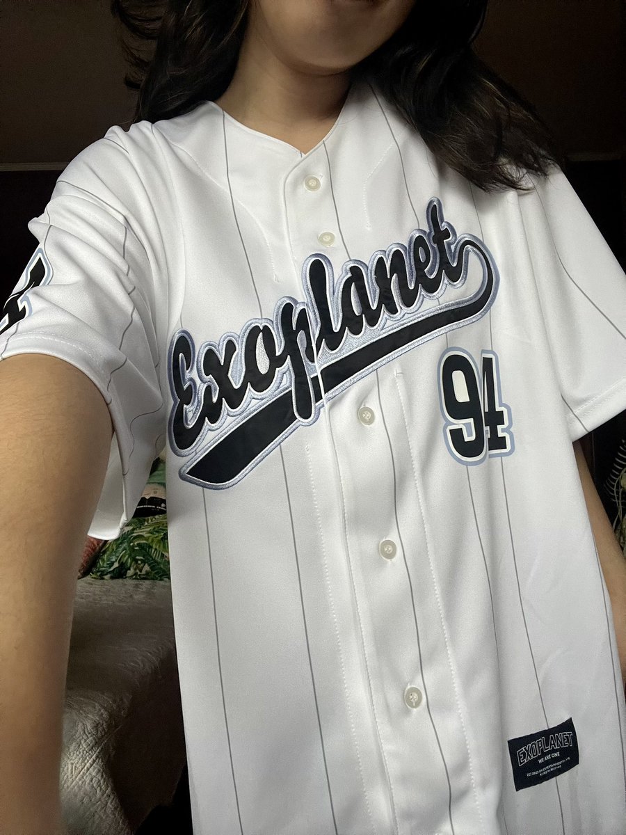 maknaeshan's tweet photo. Sehun jersey arrived safely yesterday along with his pc ✨ finally got to wear it today and its super comfy 🙈 ANG GANDA OMG and super happy with how fast it came WAA 🥰 thank you so much @mochimarketph po ulit for securing this and for the smooth transaction 💌

#MochiFeedbacks https://t.co/9oITiuUkxs
