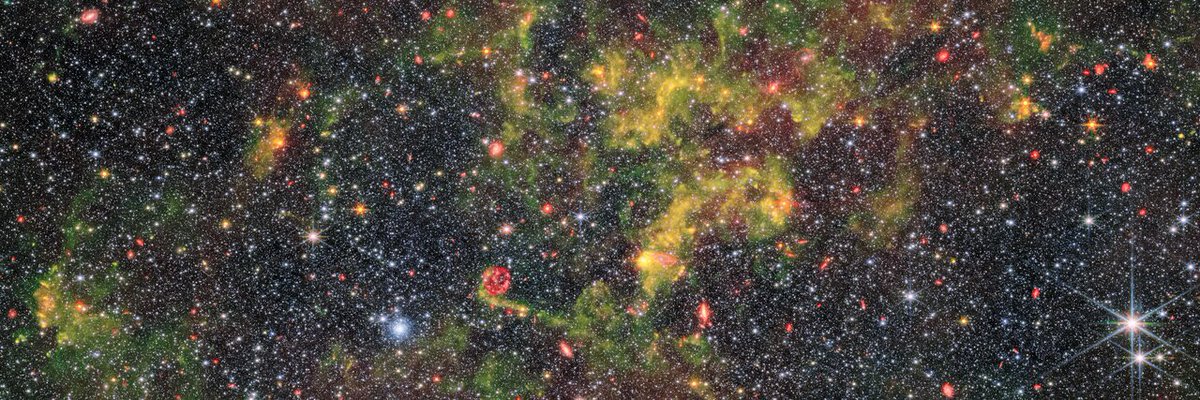 onlybeci's tweet photo. “The Life and Times of Dust” in NGC6822, an irregular galaxy, observed by #JWST’s science instruments NIRCam and MIRI help scientists understand the evolution of stars and the “life cycle of interstellar dust likely occurred in the early universe.”✨
#SpaceHour
#ESAWebb
#Galaxy
#Science
Via @ESA_Webb
⏩https://t.co/Kf77bjNv2v
Credit: ESAWebb/NASA/CSA/M. Meixner