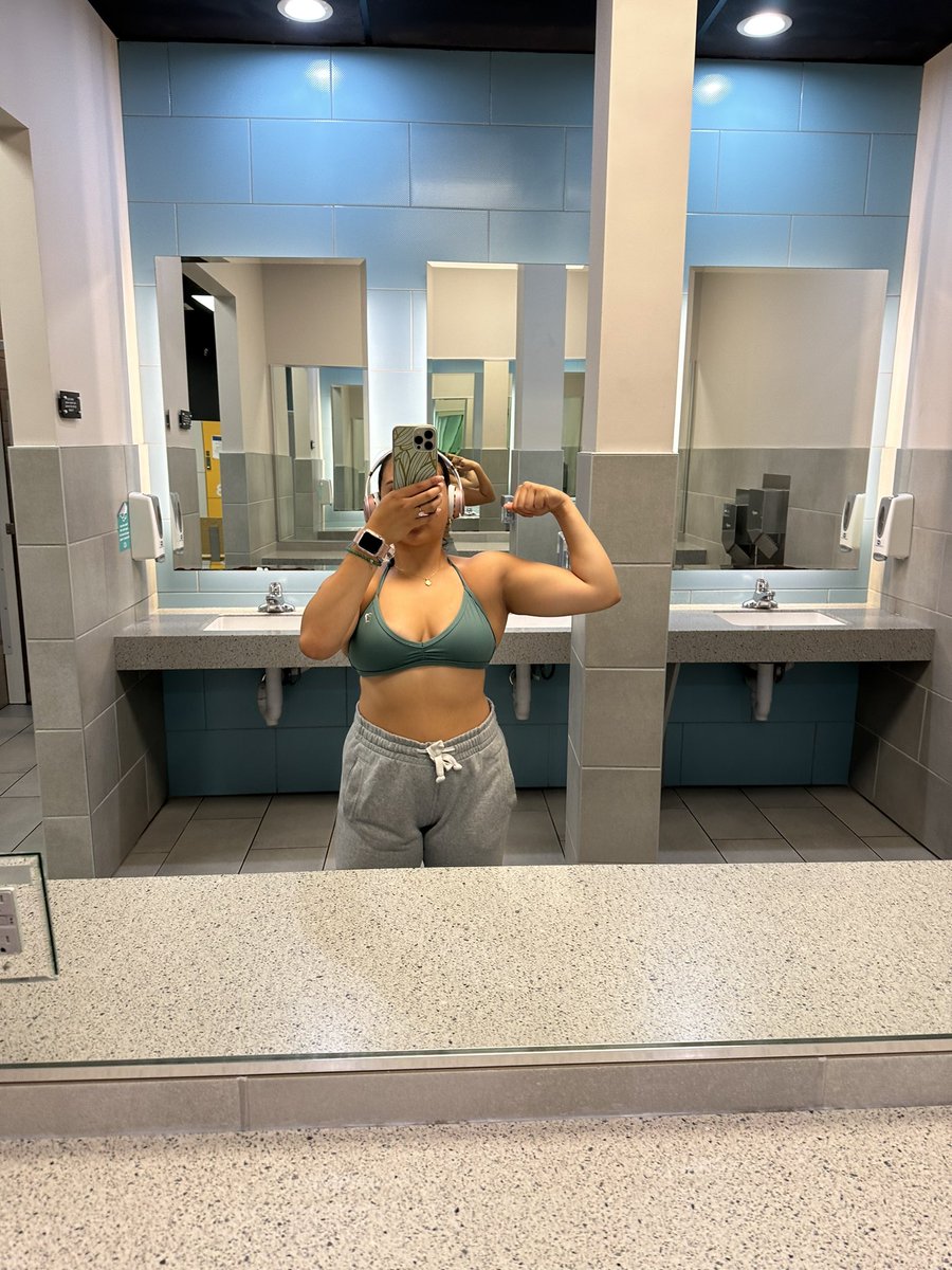 oheyitskyla's tweet photo. Insecurity ruins a woman, can’t be me though 🤷🏻‍♀️ https://t.co/jvMVvEWMxP