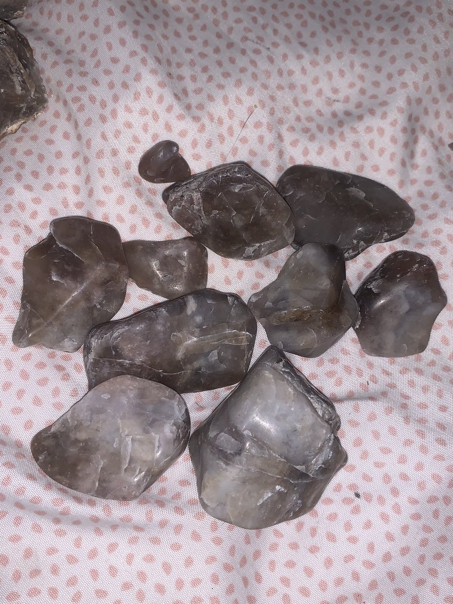 trapfairy209's tweet photo. (1st pic is raw and not tumbled) found this smoky quartz up in the mountains, selling for 3$ each (that goes for the ones in jars too) or i can ship just message me!! Located in merced (i believe these are smoky quartz, so these can be used for any intention) https://t.co/w1Vu7iocTa
