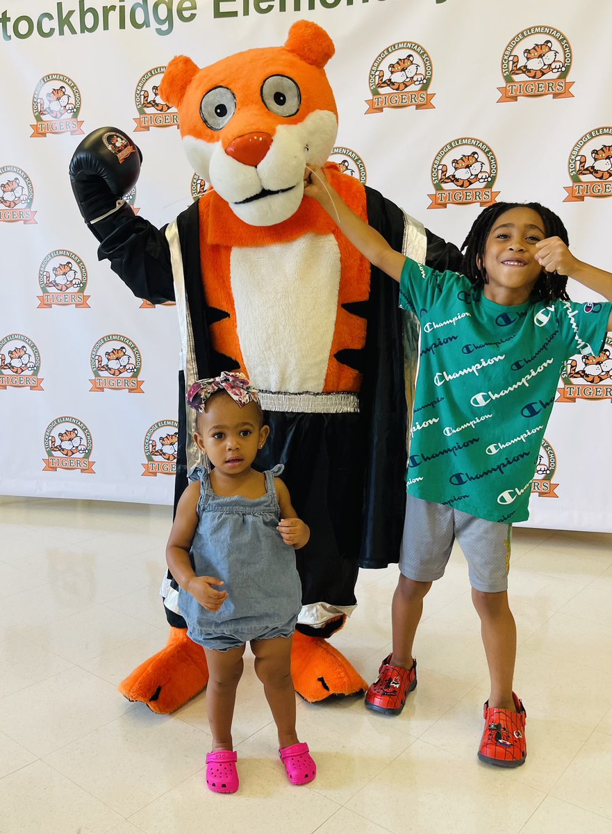 CindyMcClammey's tweet photo. Here’s to a “PAWSitive” and promising school year! 🐾 #OpenHouse 📓🖍️✂️✏️#EyeoftheTiger 🐯 #BetterTogether 🧡💚 #SupportAndPartnership 🏫📚@CedricPeeples @WaldenAP @SES_Wellness @SES_HC https://t.co/ICvkbtn4gf