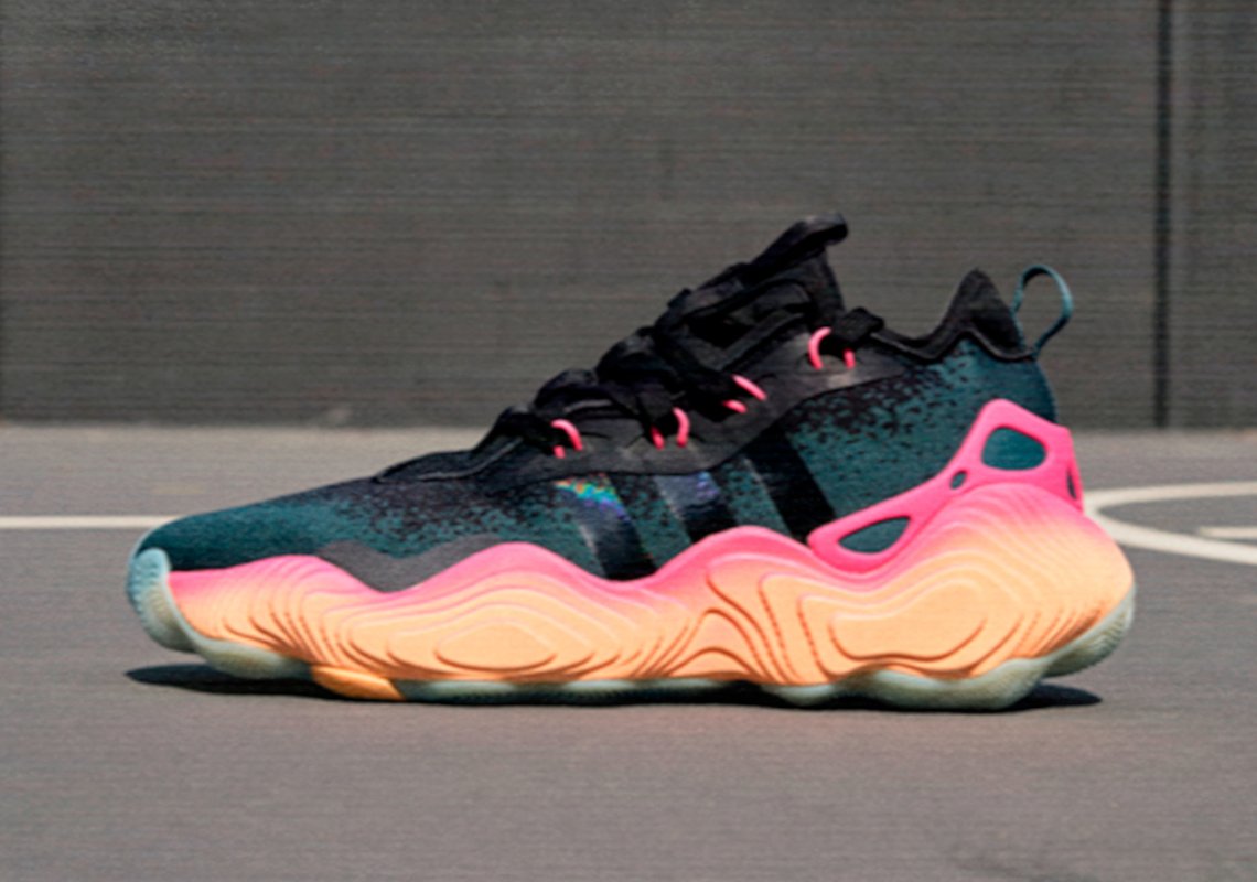 Trae Young divulgando oficialmente o 3° tênis da linha exclusiva dele com a Adidas

O Adidas "Trae 3"