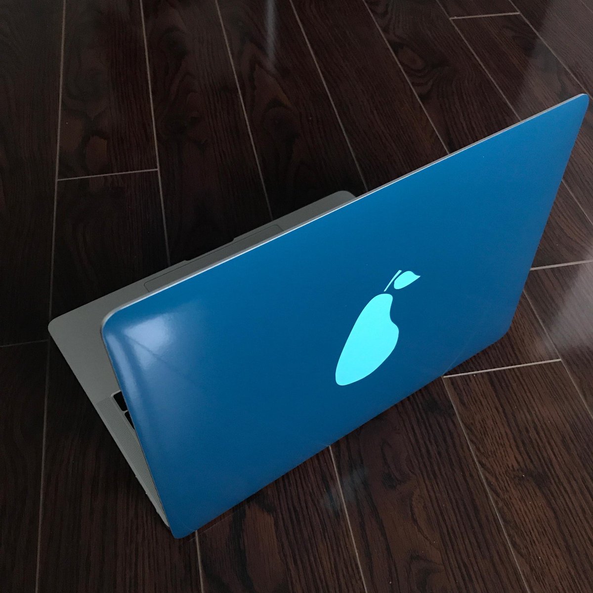 urltorres's tweet photo. just copped the new 2023 Pearbook Pro 15" with the 2 terabyte P1 chip 😍😍😍 https://t.co/A09W8FXQZD