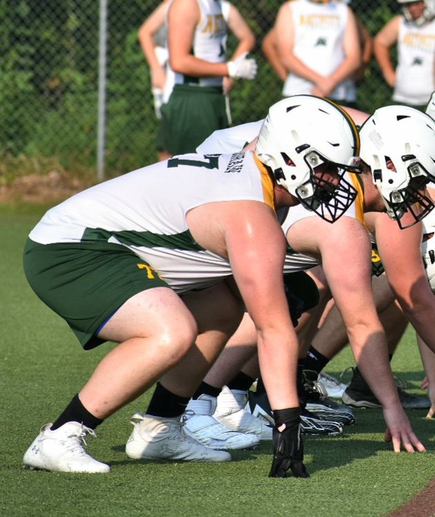 coachmason4's tweet photo. Captain - Will Mongrain OL/DL
Will is a senior 2 year captain.  He is the strongest player on our team. He works extremely hard and always leads by example.  He is always willing to do whatever is best for the team. I am expecting Will to have a great year for us.  @WillMongrain https://t.co/5ifTFMtsIq