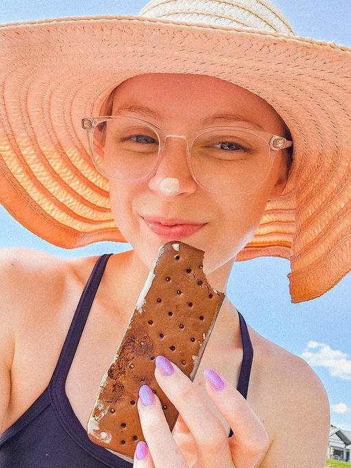Had fun at the lake today ☀️ icecream made it even better🍦 https://t.co/v6ai19MWTR