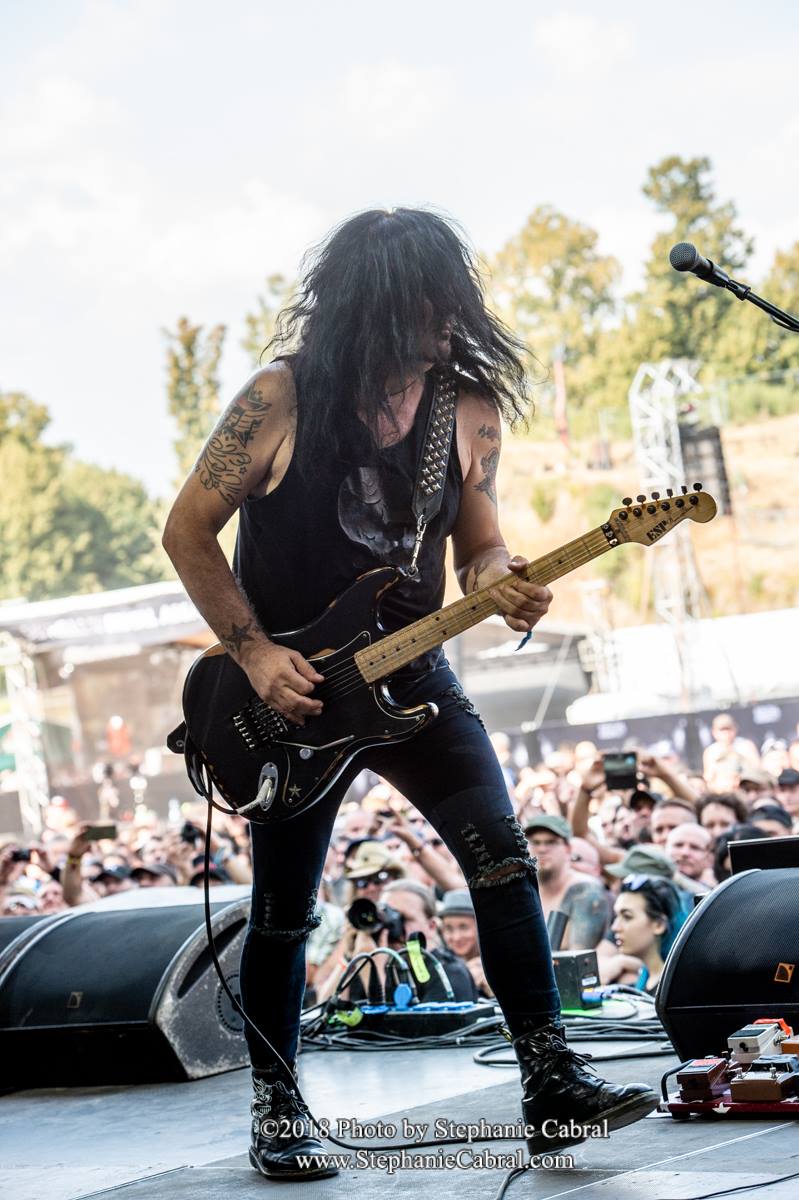 🎸 One of the guitar wizards of Armored Saint! 🤘🔥 Jeff Duncan's lightning-fast riffs and soulful solos have been fueling our metal journey for years. Do you have a favorite Jeff Duncan moment? This one is from 2018 Brutal Assault. 📸: @stephaniecabral