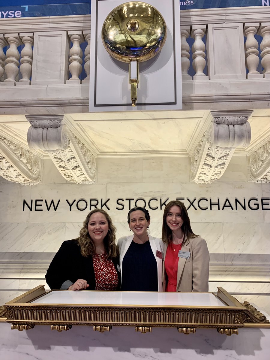 EfairchildMM's tweet photo. What a thrill to host @BusinessForward &amp; @SBDigiAlliance members and allies at @NYSE. We joined @SBAIsabel to ring The Closing Bell for @SBAgov's 70th anniversary. Nowhere symbolizes the dream of American entrepreneurship quite like the NYSE! https://t.co/c0UmB17Iij