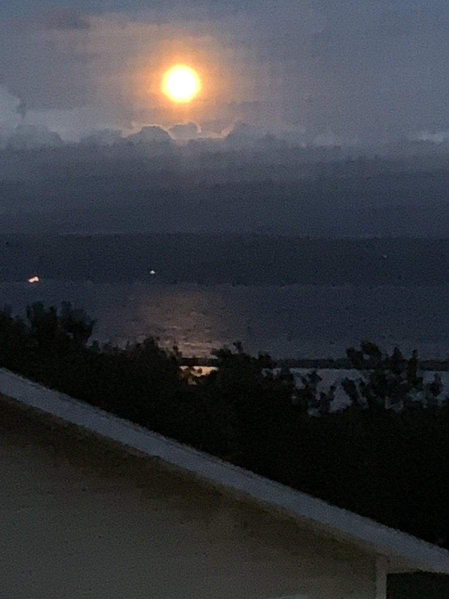 TDW2727's tweet photo. Looks like daytime instead of night … Full moon on a  Castle Bay summer! https://t.co/CFHi7BAyRi