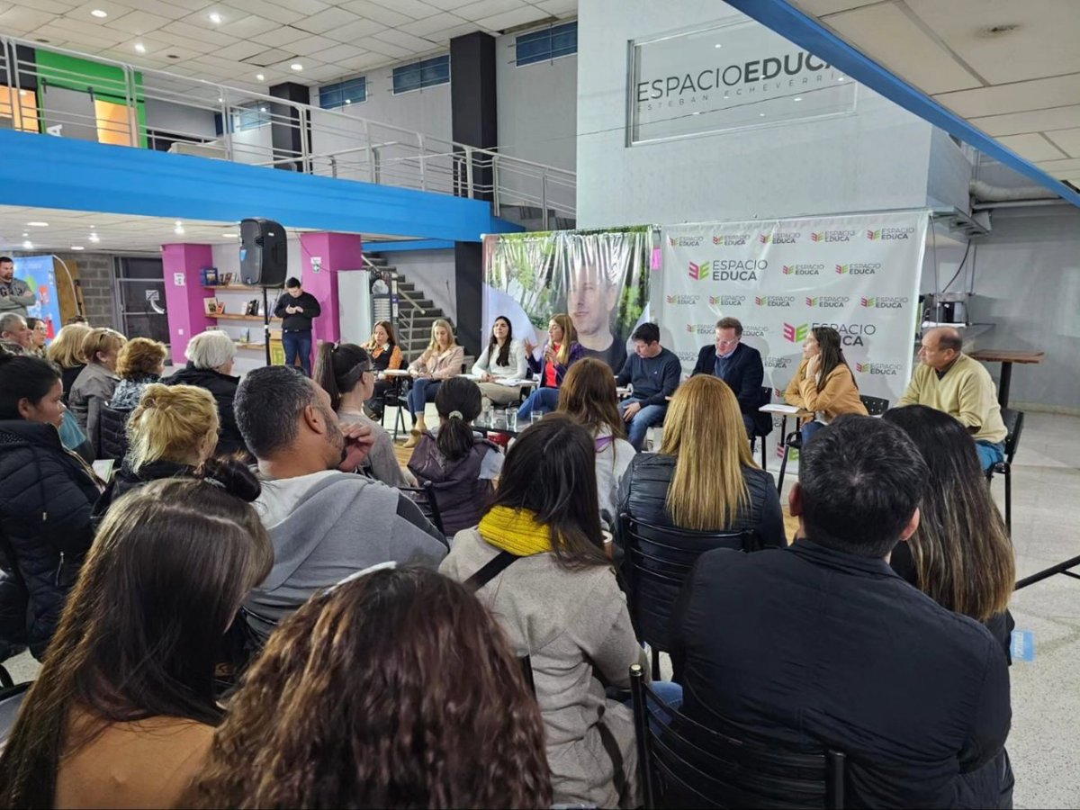 danyatavela77's tweet photo. EL COMPROMISO DE NUESTRAS VIDAS: LA EDUCACIÓN 

La #educación es la principal herramienta de transformación personal y colectiva. Es es el compromiso que encabezan @horaciorlarreta, @diegosantilli y quienes formamos parte del espacio. https://t.co/UhedyF5Dg3