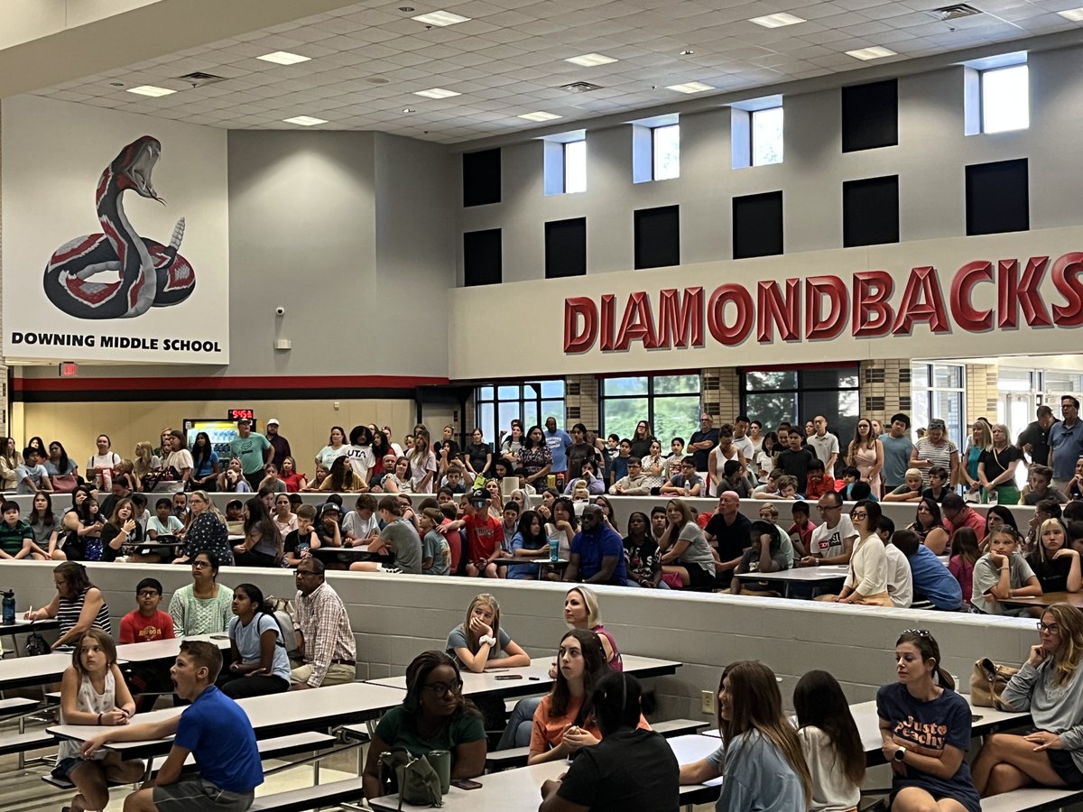 DowningMS's tweet photo. We'd like to thank our volunteers for an awesome Orientation day! We loved having our families back on campus! 
👏 The @MarcusBand
👏 Our NJHS students
👏 Our PTA Board &amp; members
👏 Our amazing staff members who served
#WeAreCDMS #OneLISD #lisdb2s23 https://t.co/TuY2vncAFc