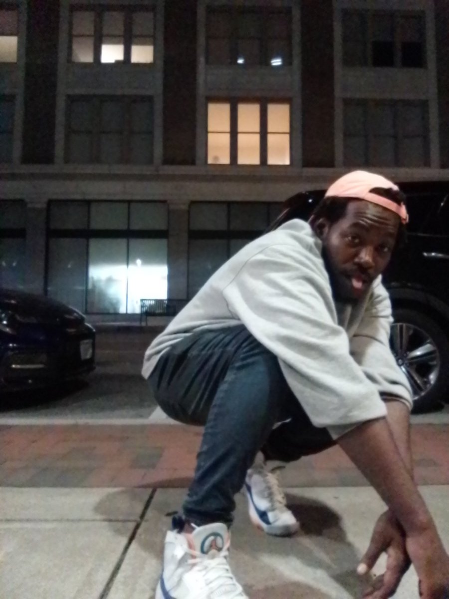 StarChildxyz's tweet photo. @xEnoughSaidx I ain't got no pussy pics but my tongue out. #PrisonPose https://t.co/OaqK2DoODX