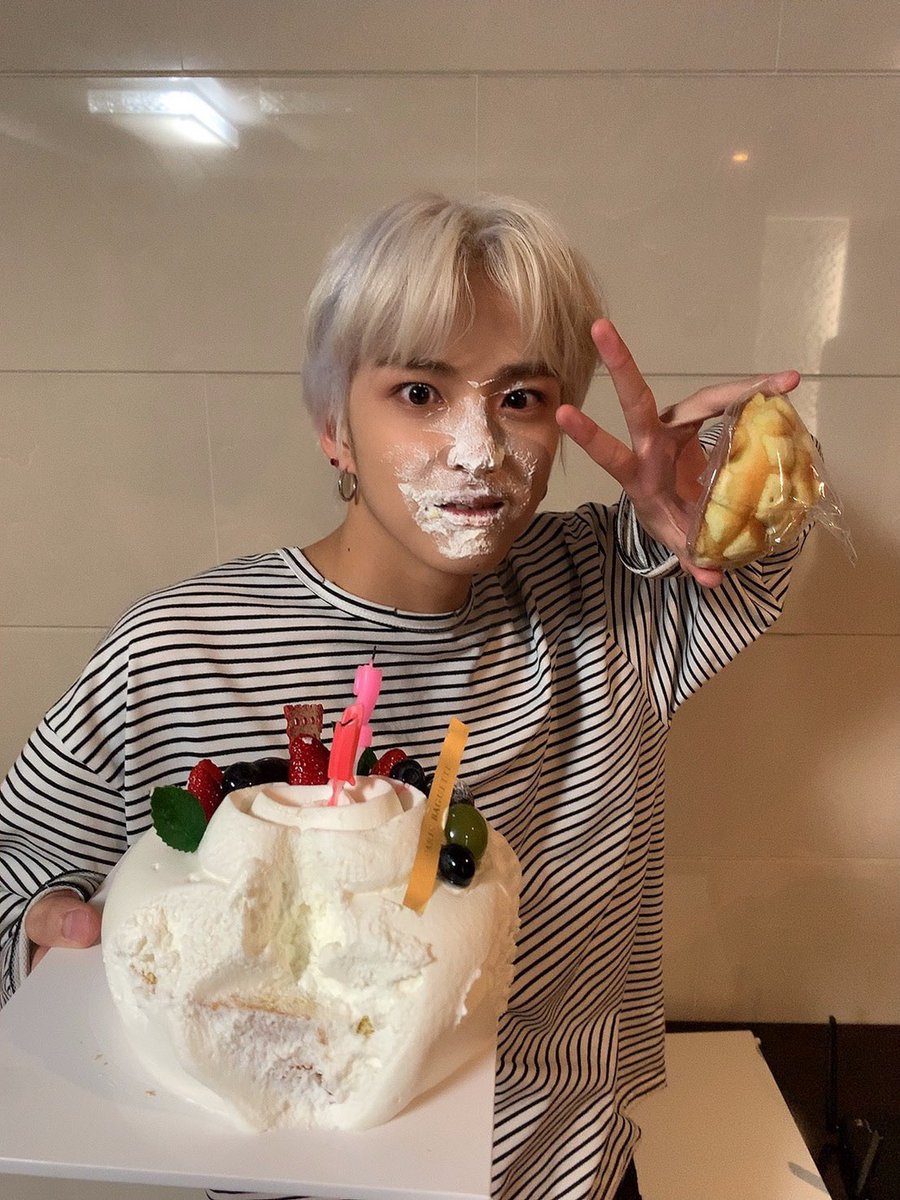 BeastCrypto_678's tweet photo. today is August and its Asahi’s month🤩🤍

#ASAHI #아사히 #TREASURE #트레저 https://t.co/uL4t5fCVLK