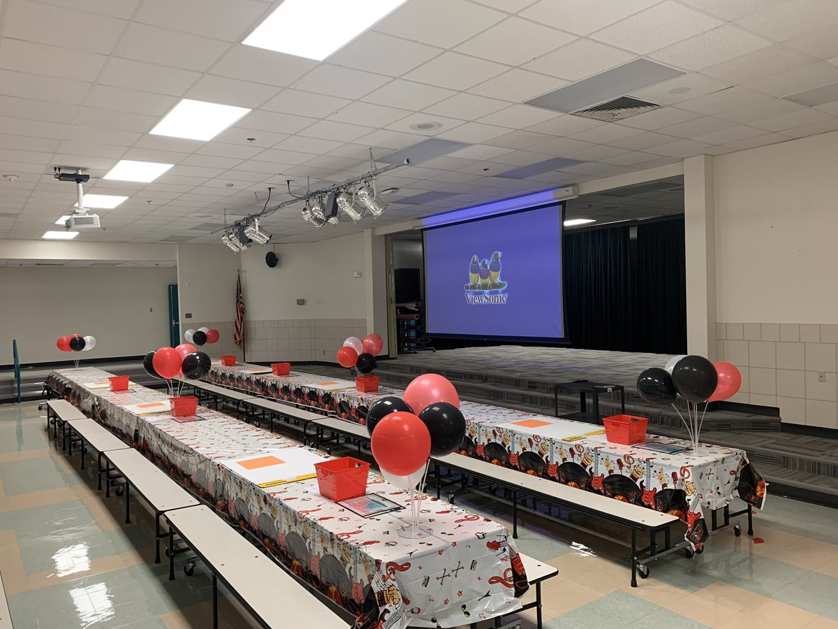 DanitzaRiveraE's tweet photo. At Routh Roach, we are excited about welcoming our teachers and staff to the new school year! #GISD_effect https://t.co/bUIuE8AzZd