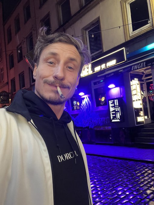 Gr&uuml;&szlig;e aus #Hamburg 🥳 https://t.co/t6tcrJzaMT<a href="/tag/hamburg"class="tags">#Hamburg</a>