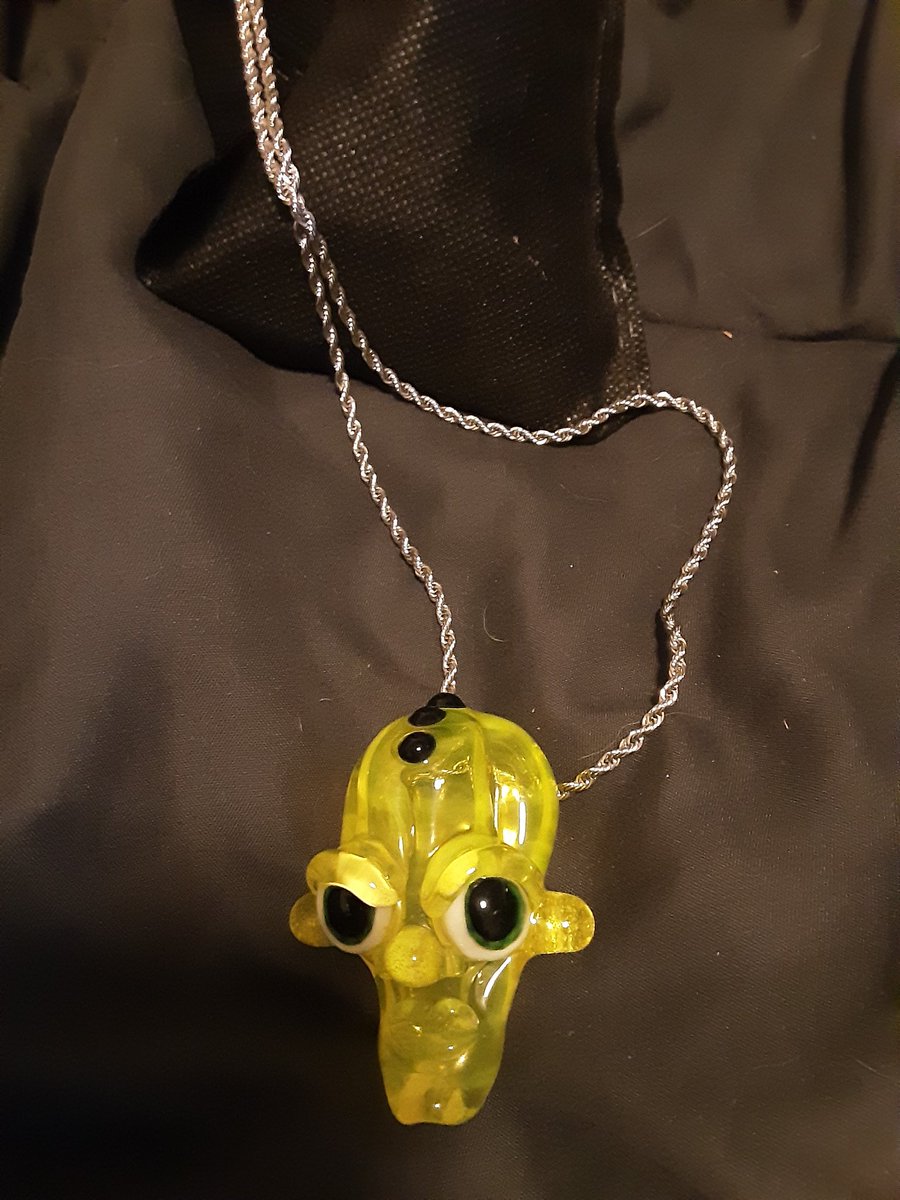 CATFISHEDAPP's tweet photo. Think outside the box when accessorizing before a #date. #NFT全員プレゼント  #tech #esenyurt #music #Ashes2023 https://t.co/E96a1tVyn1