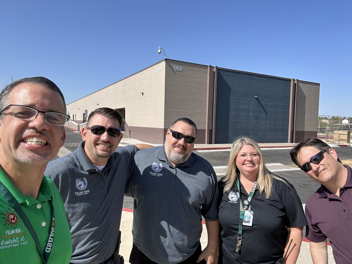 AdminLeadServe's tweet image. BGHS and DVMS were cranking away this morning making it a great first day for 2,000+ @DVUSD kiddos! Let’s do this Colts and Bulldogs! @DVMS_Colts @BGHS_DVUSD