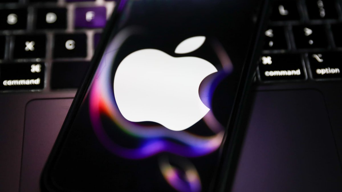 SpirosMargaris's tweet photo. Tech investor #PaulMeeks says #Apple is getting 'really expensive'
and needs to 'get aggressive' on #AI
https://t.co/dqte7Xux9x #fintech #ArtificialIntelligence #MachineLearning #GenerativeAI @sarahmin @cnbc https://t.co/XO0vb1FBFc