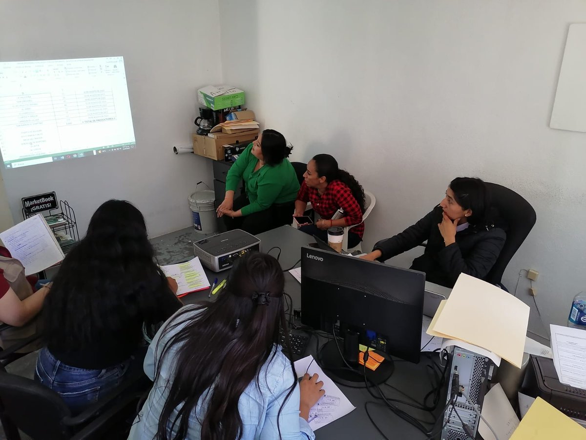 mar_srm23's tweet photo. SEGALMEX 🔰

Reunión entre la Secretaria del Bienestar, CADER y Nuestro personal de SEGALMEX. Para una mejor atención a productores en Nuevo León.
🔰🌽🌾👩🏻‍🌾🧑🏻‍🌾 https://t.co/f4YjlTd2bl