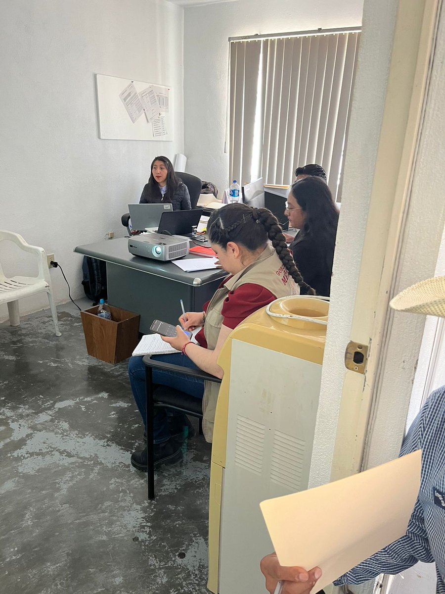 mar_srm23's tweet photo. SEGALMEX 🔰

Reunión entre la Secretaria del Bienestar, CADER y Nuestro personal de SEGALMEX. Para una mejor atención a productores en Nuevo León.
🔰🌽🌾👩🏻‍🌾🧑🏻‍🌾 https://t.co/f4YjlTd2bl