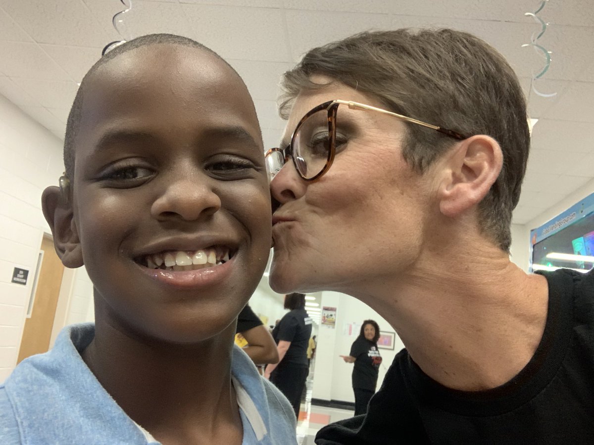 WPBama's tweet photo. When they come back to see you! It’s the trust that makes them love you. Our job is not always thankless. #movingforwardtogether #winningforstudents #openhouse @DES_HCS @PrincipalFletch @CherylAkins3 @ProfessorC_RARE https://t.co/NugqO7Agrk