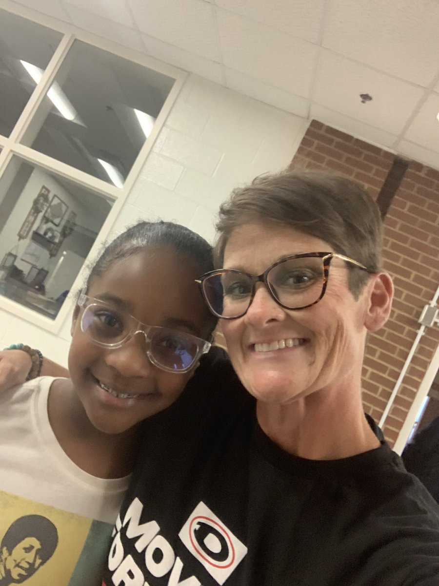 WPBama's tweet photo. When they come back to see you! It’s the trust that makes them love you. Our job is not always thankless. #movingforwardtogether #winningforstudents #openhouse @DES_HCS @PrincipalFletch @CherylAkins3 @ProfessorC_RARE https://t.co/NugqO7Agrk
