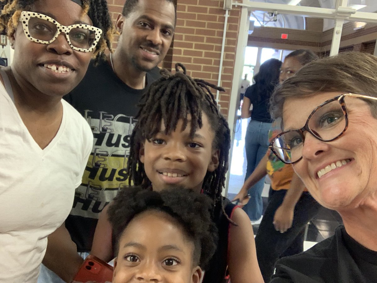 WPBama's tweet photo. When they come back to see you! It’s the trust that makes them love you. Our job is not always thankless. #movingforwardtogether #winningforstudents #openhouse @DES_HCS @PrincipalFletch @CherylAkins3 @ProfessorC_RARE https://t.co/NugqO7Agrk