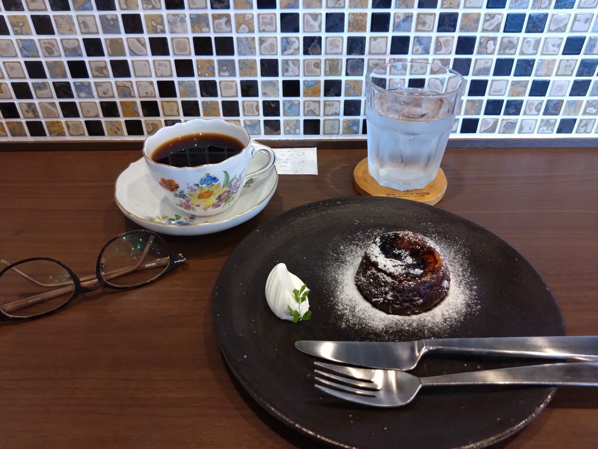 yaki_kayo's tweet photo. 久しぶりのSIMONS COFFEE☕
東ティモールの深煎りとイチジクとチェリーのファーブルトン！

ちなみに朝ごはんです。
 #SIMONSCOFFEE https://t.co/ZFXVA9q3Sv