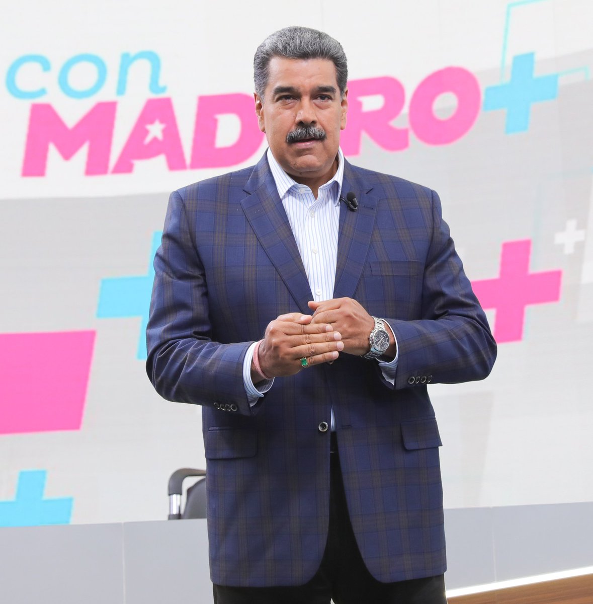 Pdte Nicolás Maduro: Funcionario que caiga en el burocratismo y la desidia, no puede estar en un cargo público. 

#MaduroTieneUnBeta 
@ConMaduroMas_ 
<a href="/NicolasMaduro/">Nicolás Maduro</a> 
<a href="/dcabellor/">Diosdado Cabello R</a> 
<a href="/PartidoPSUV/">PSUV</a>