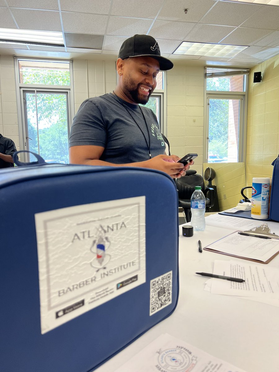 forrest_taylor1's tweet image. Special thanks to these outstanding barbers and the Atlanta Barber Institute for providing free haircuts for our scholars in our on-site shop! @TommyUsherAPS #AstroPride