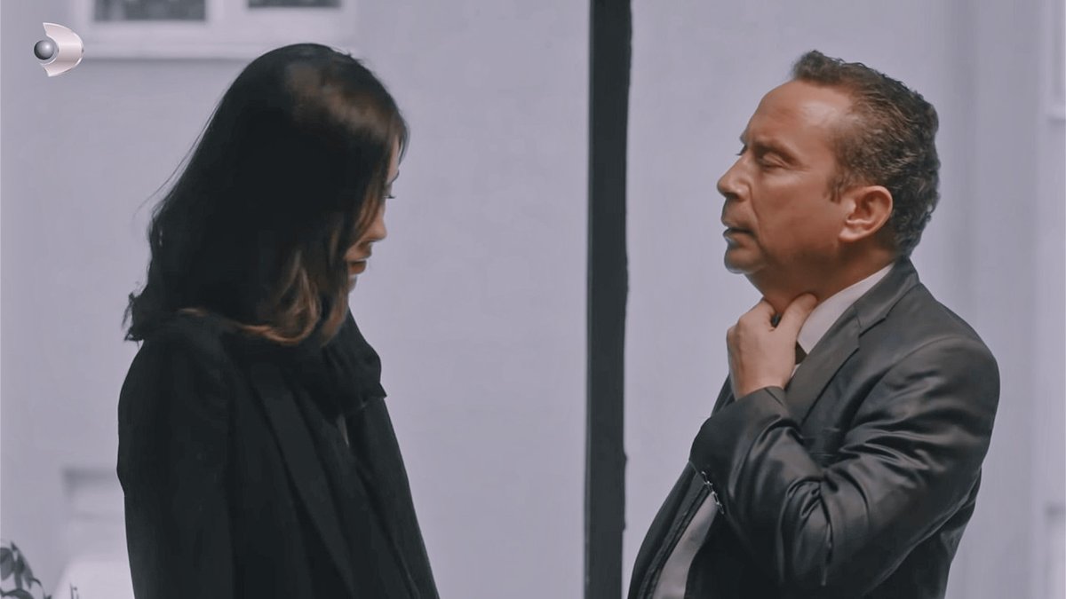 Calmese, por favor...no se preocupe 
A diferencia de usted, cada paramedico sabe muy bien lo que es eso, si insiste en seguir acosando a nuestro médico que intento 

#Traicionada