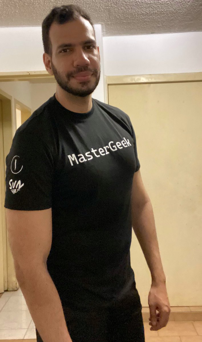 Javierx2010's tweet photo. Tengo franela nueva y me encanta 🤓 #MasterGeek https://t.co/2ttcf5v2w5